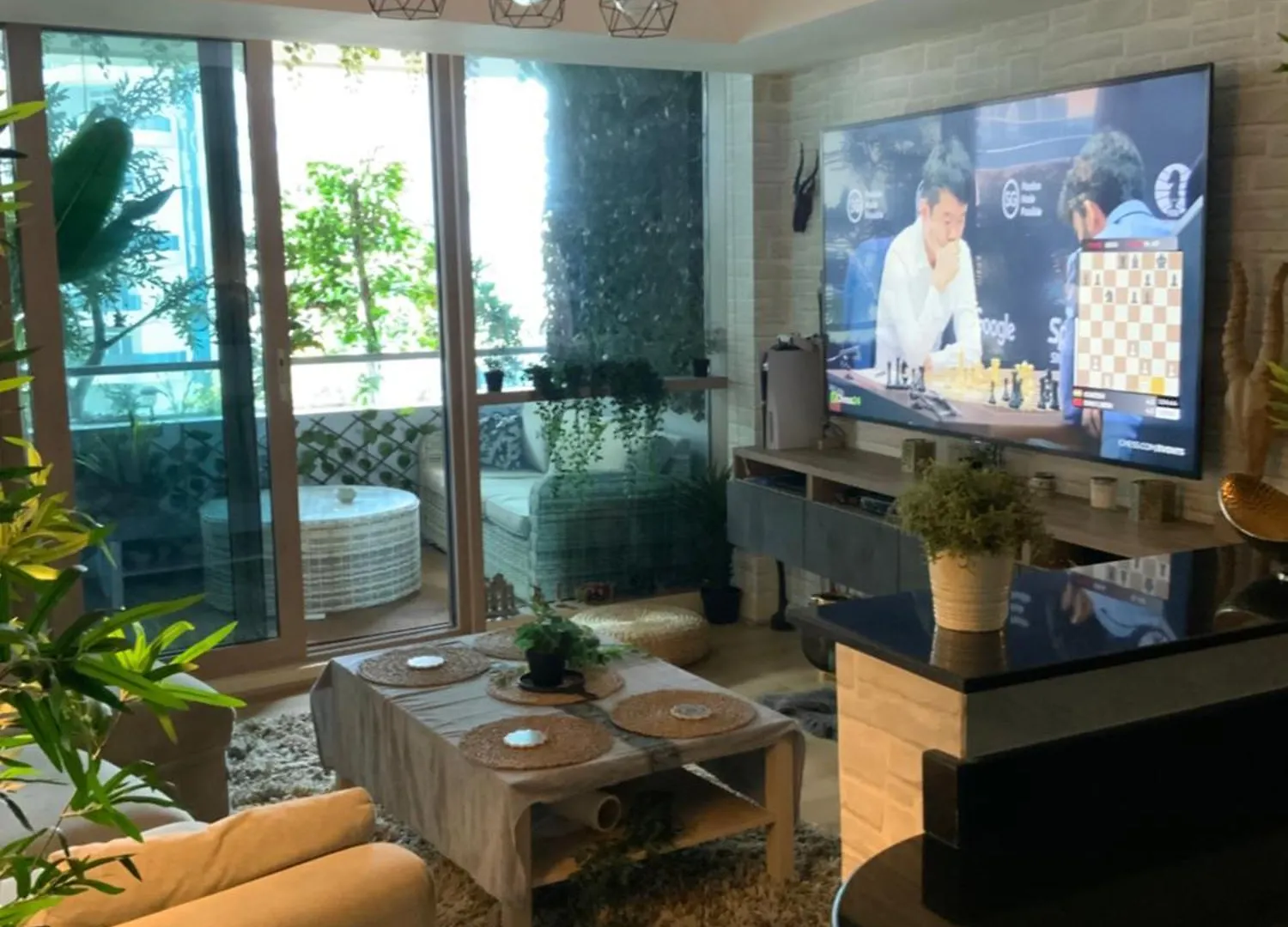 Fully Upgraded Luxurious One Bedroom Between Marina And Jbr Dubai
