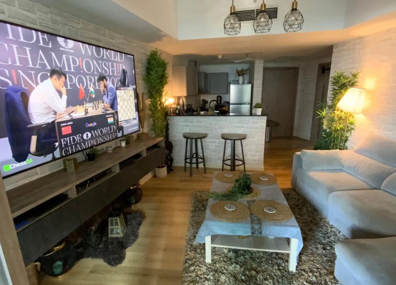 Fully Upgraded Luxurious One Bedroom Between Marina And Jbr Dubai