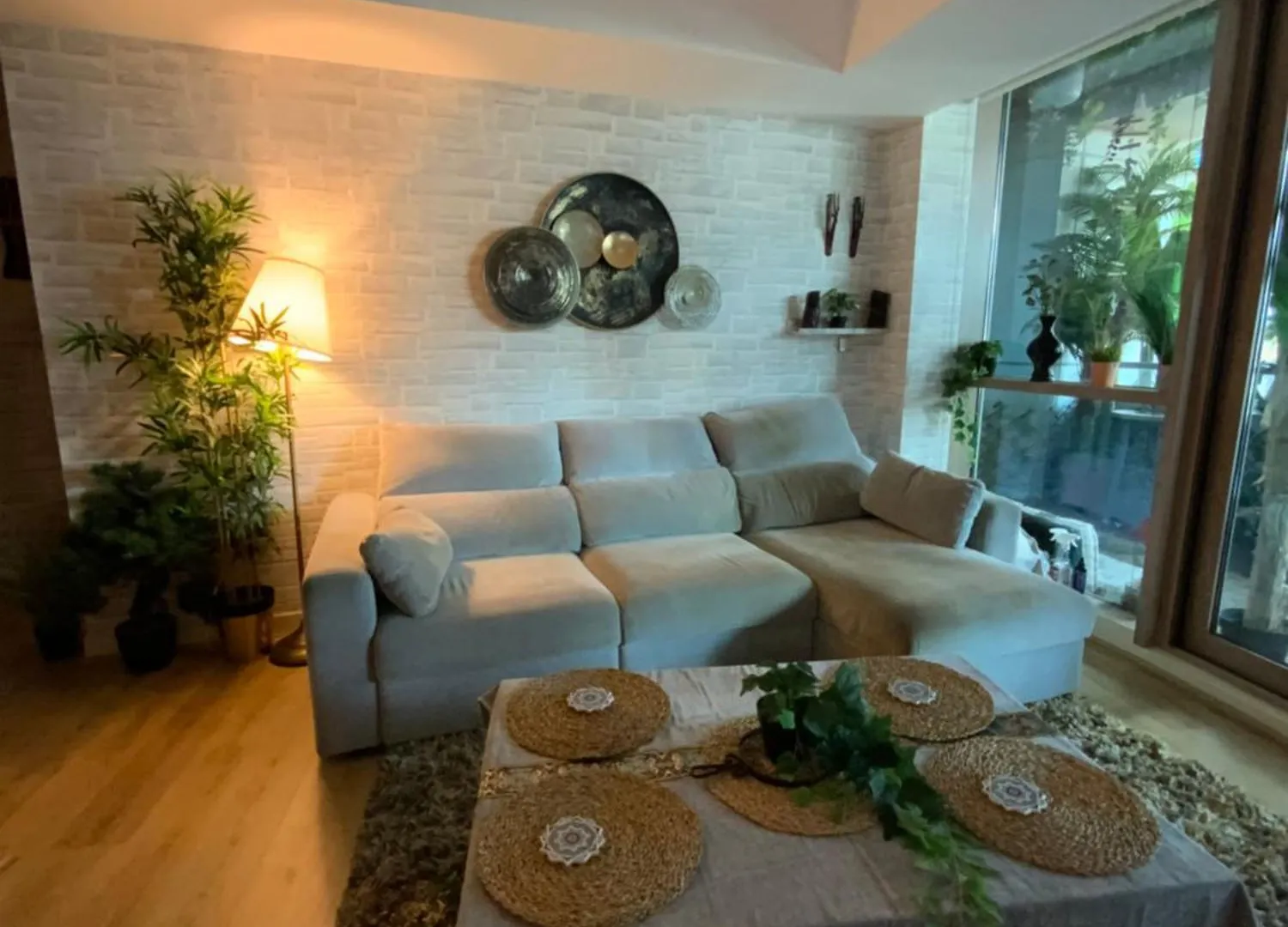 Fully Upgraded Luxurious One Bedroom Between Marina And Jbr Dubai