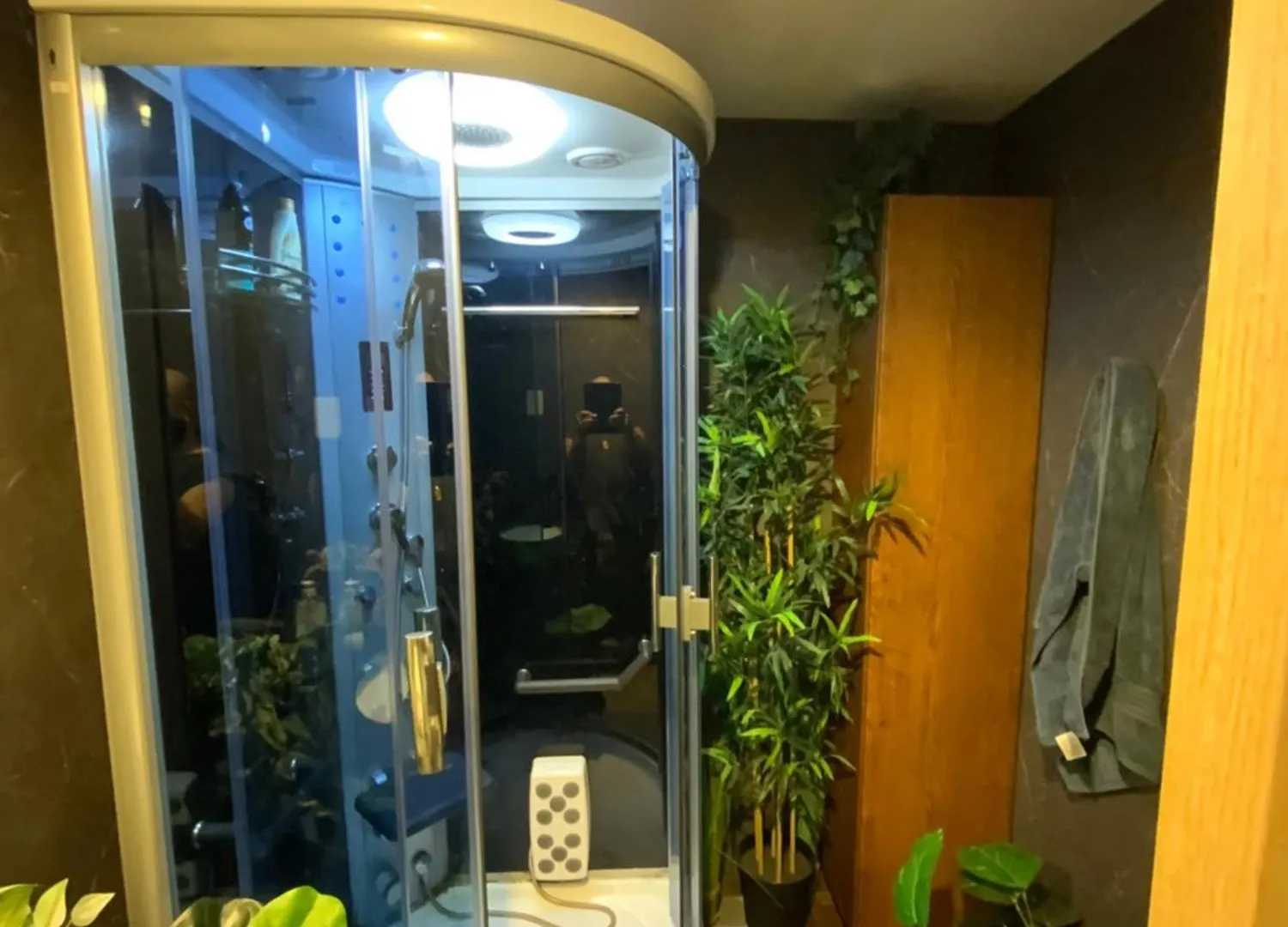 Fully Upgraded Luxurious One Bedroom Between Marina And Jbr Dubai Apartment